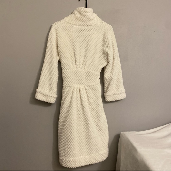 Women's White Robe - Picture 2 of 5